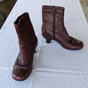 La Canadienne Women's 7 Tiara Leather Ankle Boot, Insulated, Oxblood (updated)